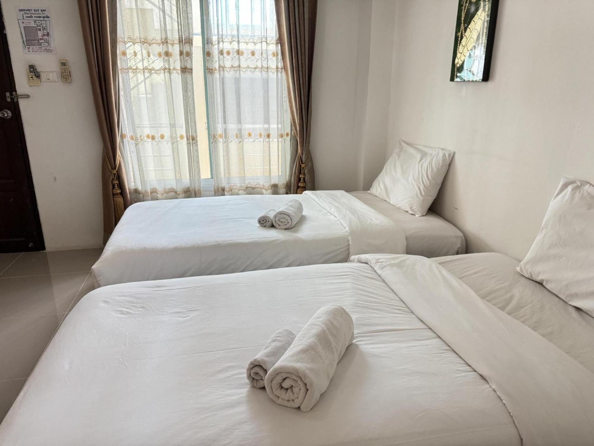 Collection O Bupamontra Chiangmai Hotel Chiang Mai Exterior photo
