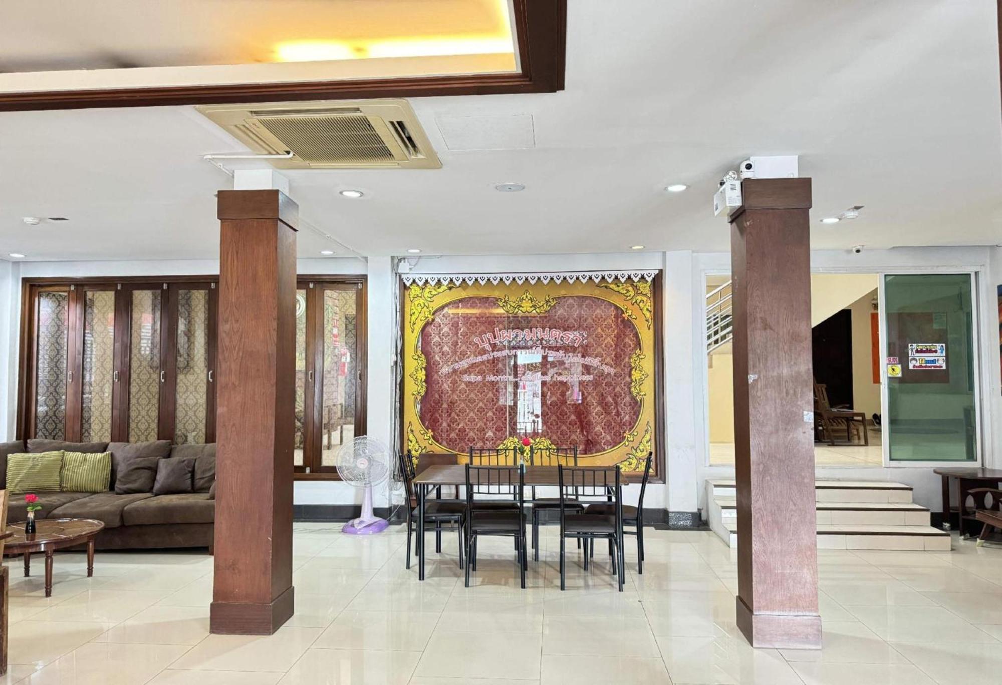 Collection O Bupamontra Chiangmai Hotel Chiang Mai Exterior photo