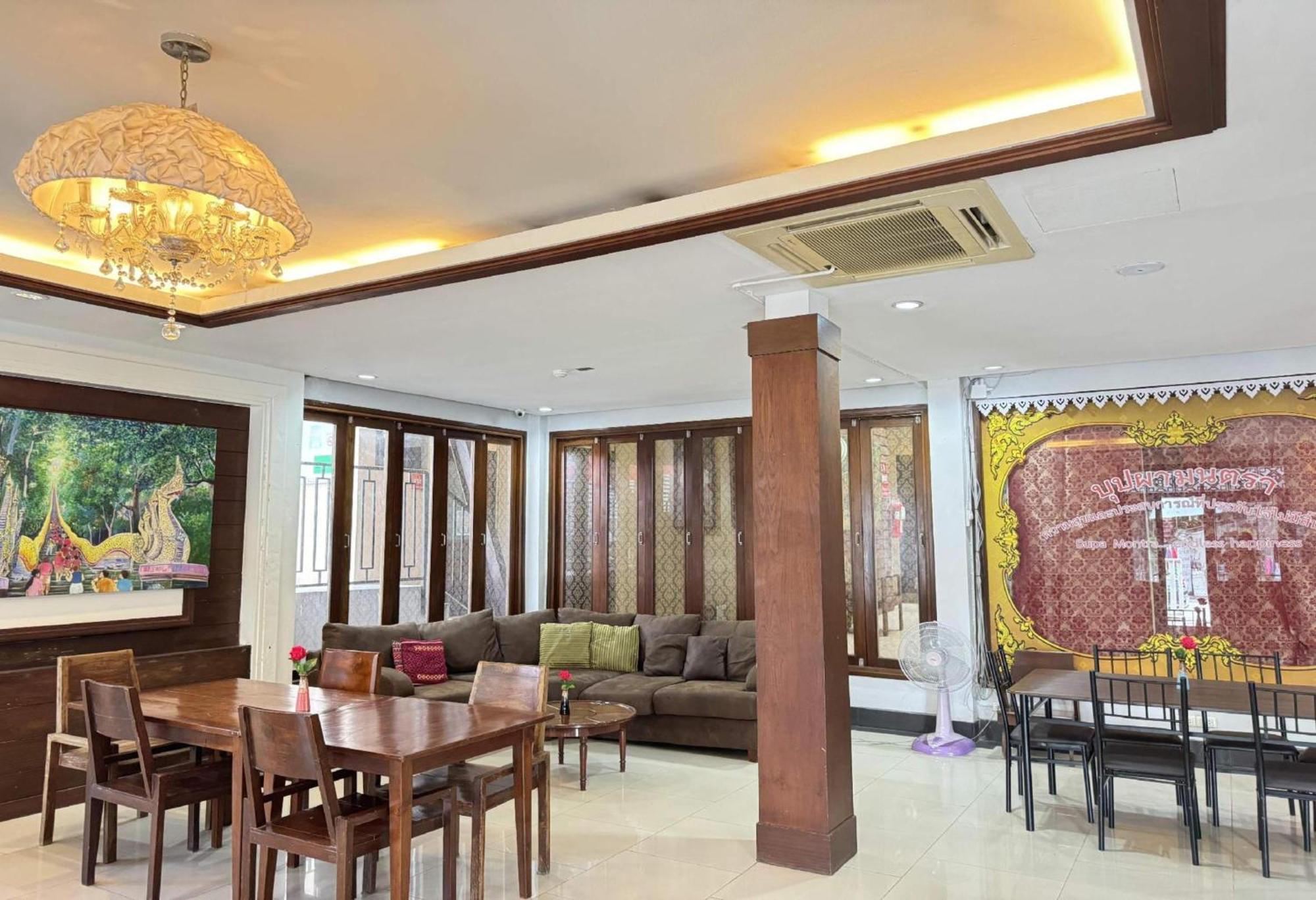 Collection O Bupamontra Chiangmai Hotel Chiang Mai Exterior photo